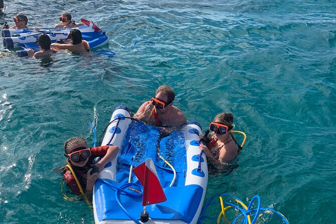 3HR Snuba, shipwreck and Iguana island tour - La Famille Express, a wreck in shallow water
