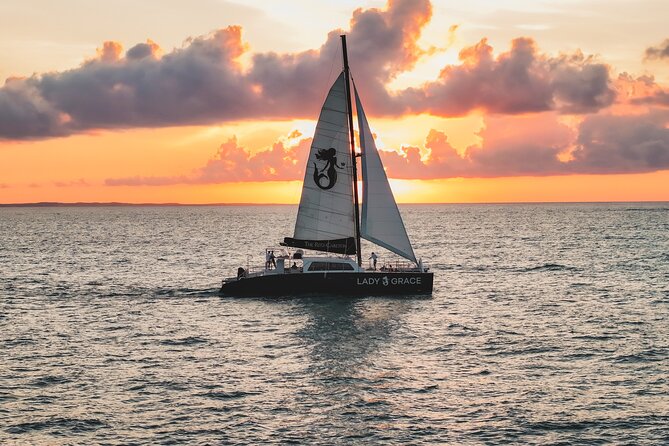 Deluxe Sunset and Saxophone Sail on Luxury Lady Grace Catamaran - The First Toast: Champagne, Bar Service, and Boarding
