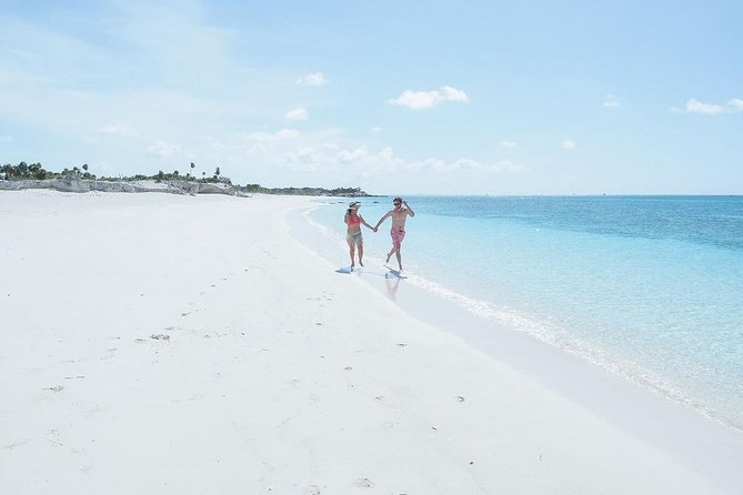 Full day 7hours- beach bbq, snorkel, Iguana island, half moon bay pine cay, Fun! - The private crew makes the difference