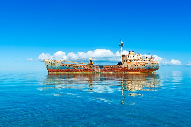 Half Moon Bay Jet Ski Tour & Snorkeling the La Famille Shipwreck - Half Moon Bay between two small islands