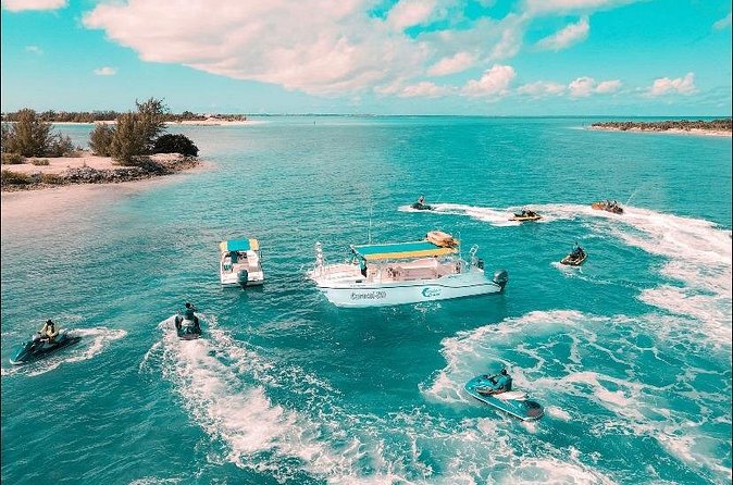 Jet Skiing around La famille ship and smaller pristine cays - What the guide adds