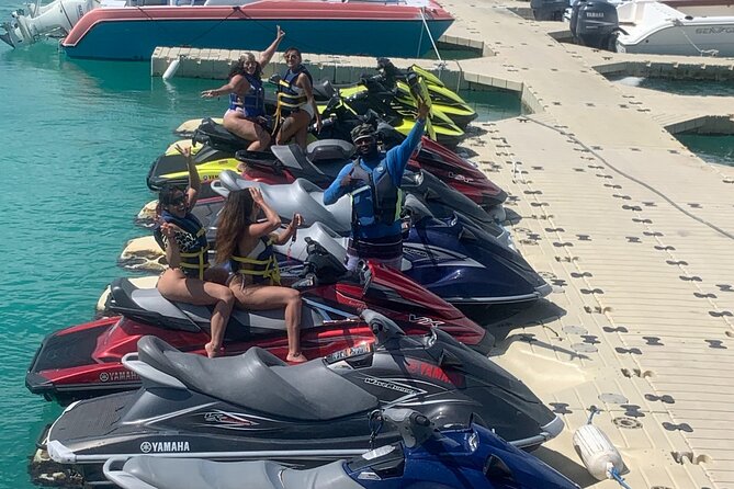 Lunch Seafari to pristine cays, shipwreck and lunch at TIKI BAR - La Famille Express Shipwreck, a 30-minute stop
