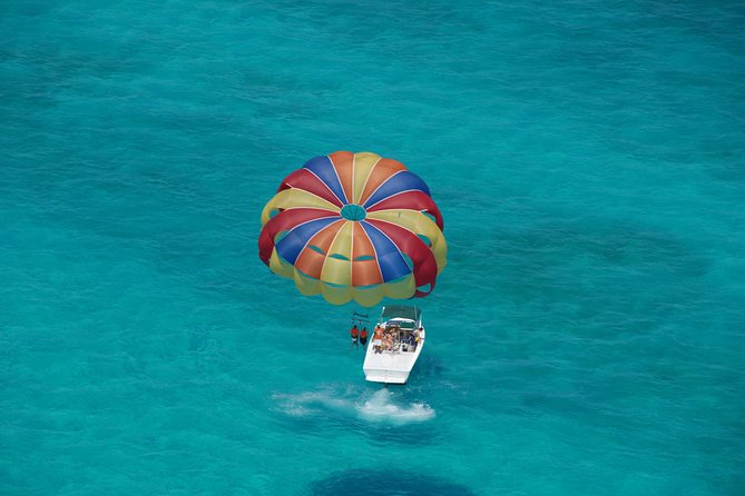 Parasailing Grand Turk - Taking off from White Sands beach