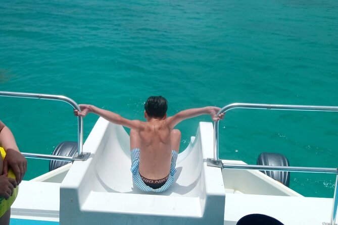 Private Boat Tour with Snorkeling and Beach BBQ - A beach BBQ with a full drinks plan