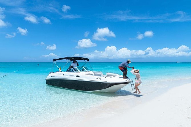 Private Boat Tours to outer islands, snacks drinks- snorkel- cruise! - Snorkeling the reef and looking for turtles