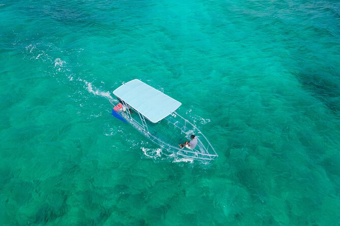 Private Clear Boat experience in Grace Bay - Leaving Turtle Cove Marina for Grace Bay