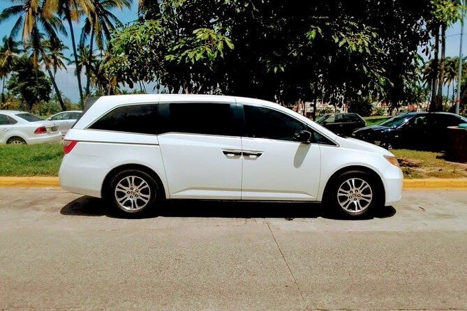 Providenciales to Caicos Providenciales Airport (PLS) - Transfer - The driver experience: simple, personal, and practical