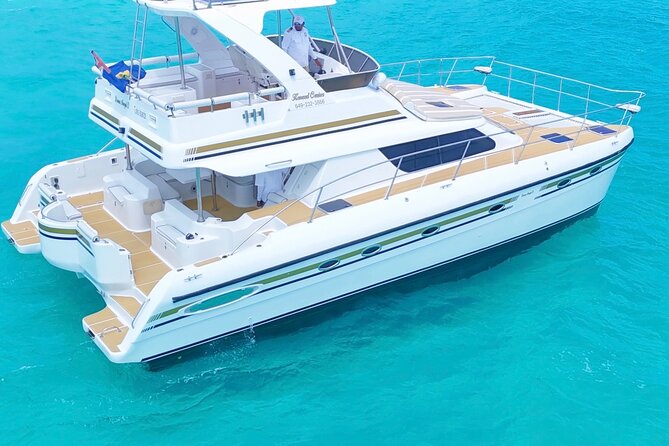 Turks and Caicos Half-Day Luxury Private Yacht Charter - Lunch and drinks onboard